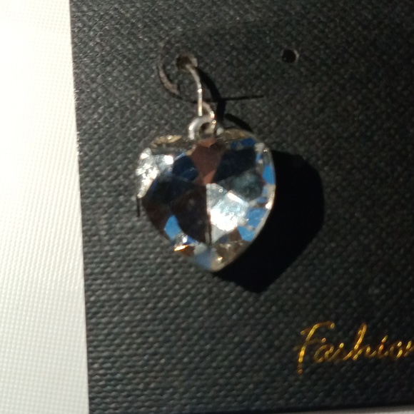 Traci Lynn Heart Shaped Wanted Crystal Earrings! - Picture 4 of 5
